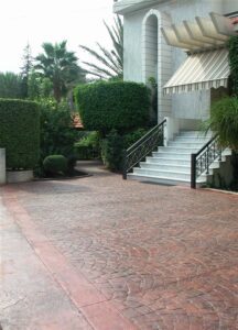 Elegant house entrance with landscaped greenery