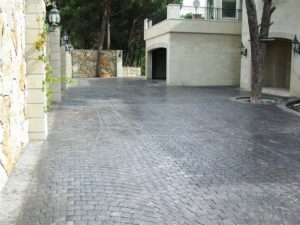 Paved driveway with cobblestone pattern