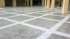 Square tiled outdoor flooring pattern