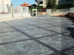 Concrete driveway with patterned surface