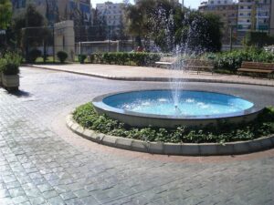 Circular fountain with water jets