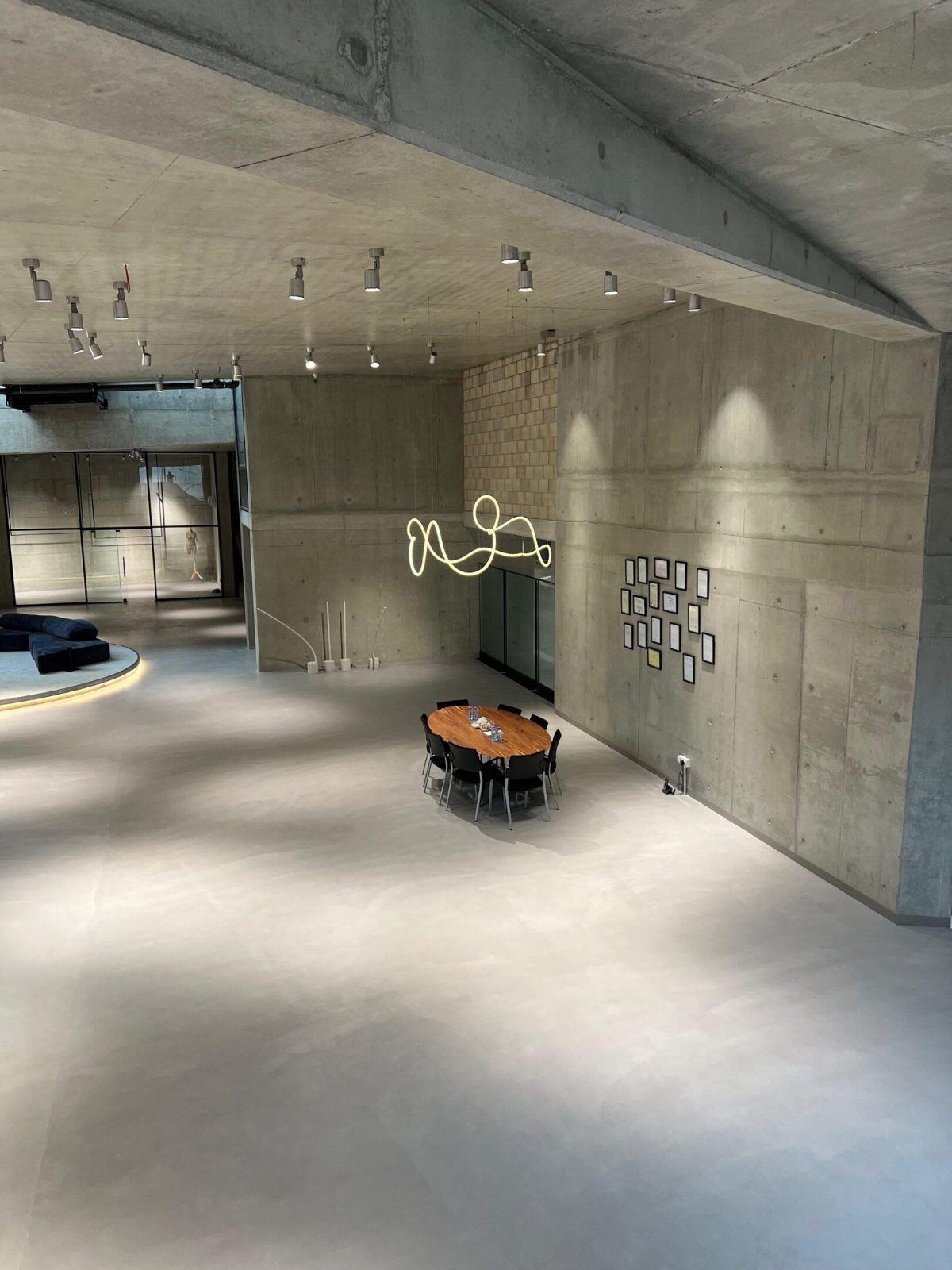 Seamless MicroTop microtopping floor in a concrete showroom interior in Lebanon by TopCrete